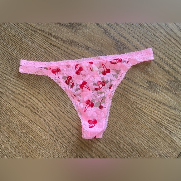 Victoria’s Secret PINK Floral Lace Strappy Thong - Picture 1 of 3